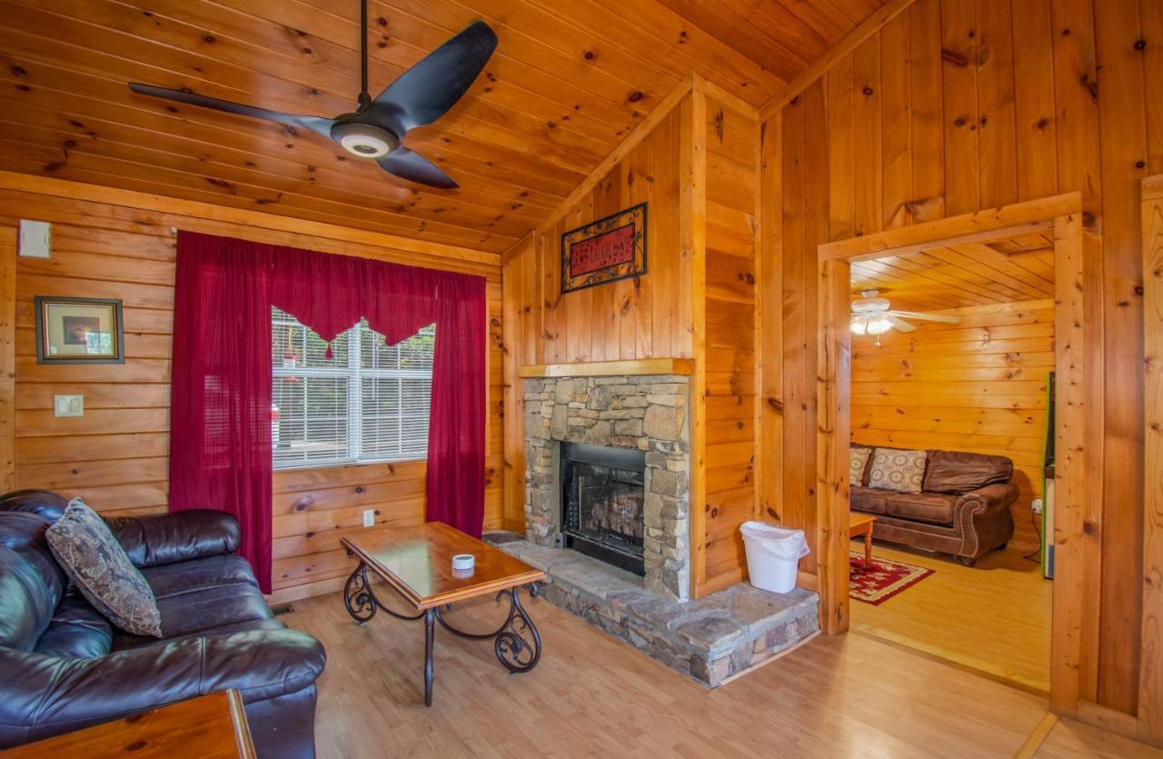 Ladybug Resort Romantic Cabin With Mountain Views, Game Room, Close To Dollywood Севьервилл Экстерьер фото